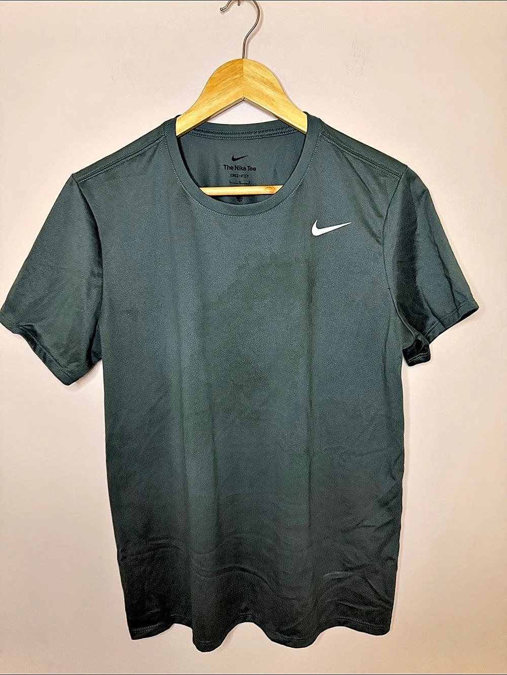 Nike The Nike Tee Dri-FIT Short Sleeve Tee Green Small